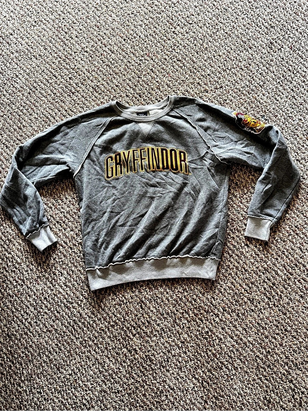 Universal Studios Harry Potter Gryffindor sweatshirt